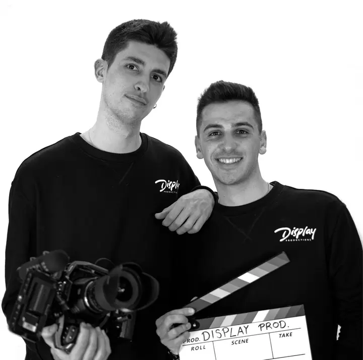 L'Aleix Campos i en Xavi Gibert, de Display Productions, amb una càmera i una claqueta